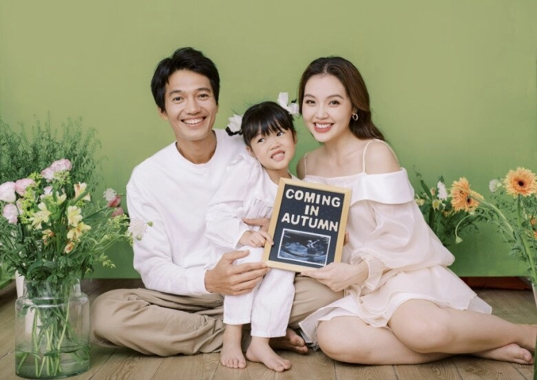 Loạt ảnh đầu tiên của con trai quang tuấn - linh phi em bé vừa chào đời có cử chỉ ngộ nghĩnh - 9