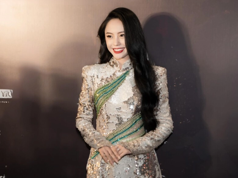 Lương thế thành giao hết tài sản cho thúy diễm quản lý chăm chút chỉnh váy cho vợ giữa thảm đỏ - 10