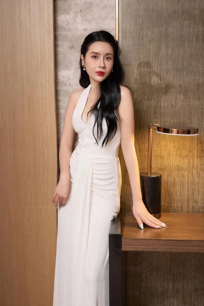 Lưu hương giang lên đồ đi rửa bát ngày 30 tết ngày càng trẻ đẹp sau biến cố hôn nhân - 6