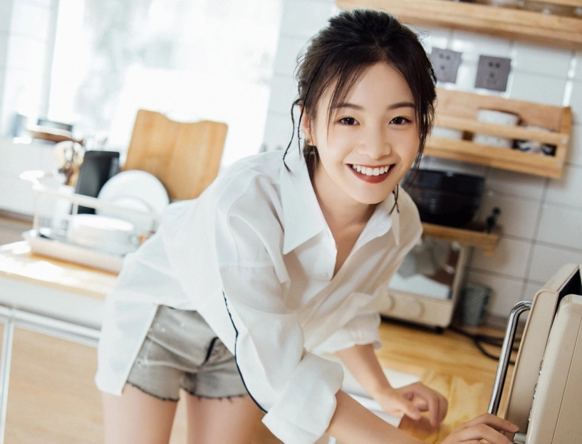 Lý canh hy từ tiểu châu tấn đến ảnh hậu 10x đi cửa sau bị mắng ngay trên sân khấu - 2