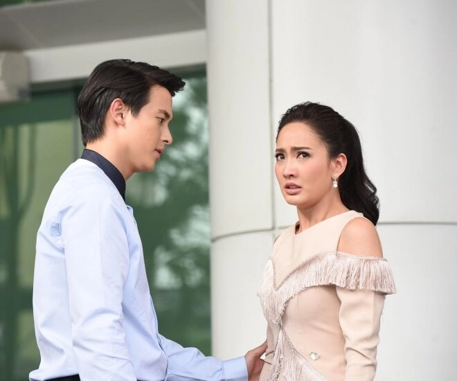 Ly hôn 8 năm tôi ghé thăm nhà vợ cũ lúc đi công tác rồi sững sờ khi cánh cửa mở ra - 1
