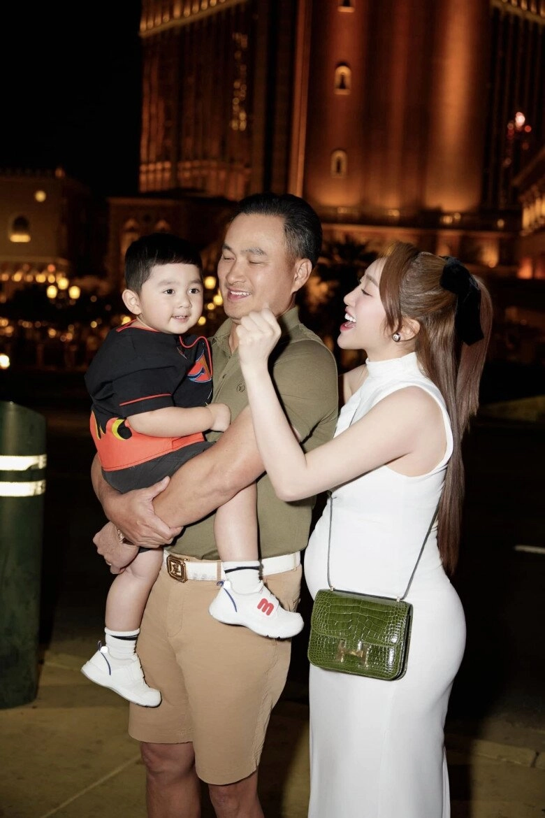 Lý thùy chang mang bầu sướng như bà hoàng chi bảo và con trai phải chiều lòng cho êm nhà êm cửa - 8