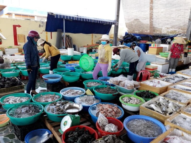Mách bạn khu chợ bán hải sản rẻ nhất nha trang khách tây cũng mê tít vì trải nghiệm có một không hai - 4