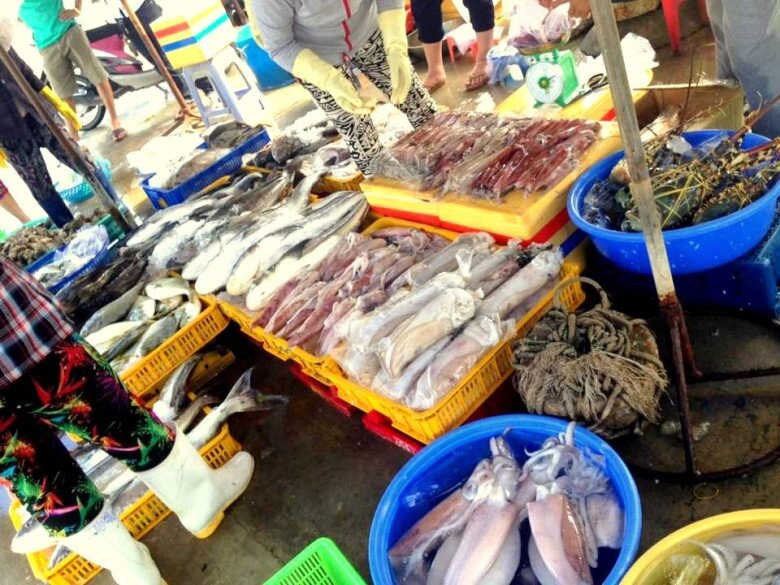 Mách bạn khu chợ bán hải sản rẻ nhất nha trang khách tây cũng mê tít vì trải nghiệm có một không hai - 5
