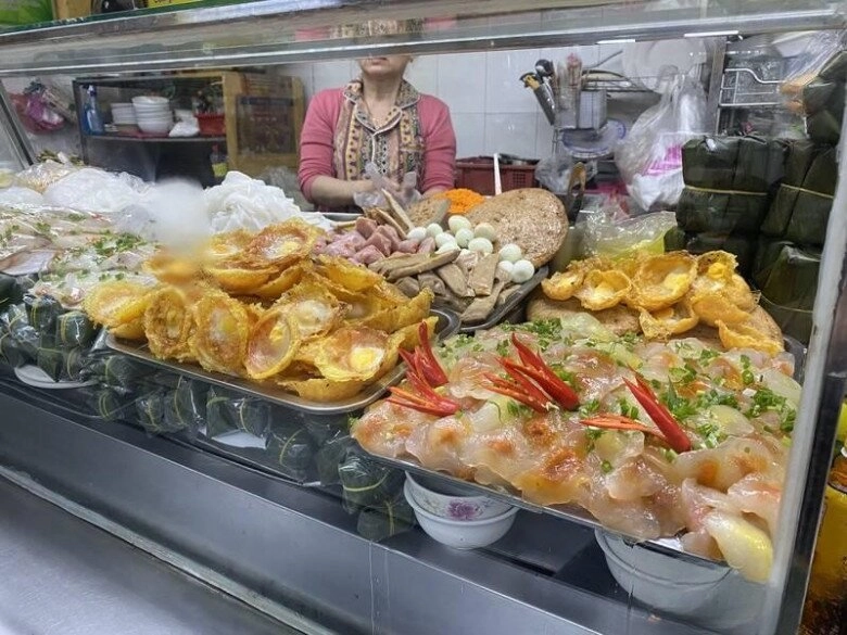 Mách bạn khu chợ có đồ ăn vặt ngon rẻ nhất đà nẵng tồn tại từ thế kỷ 19 đến nay vẫn hút khách nghìn nghịt - 3