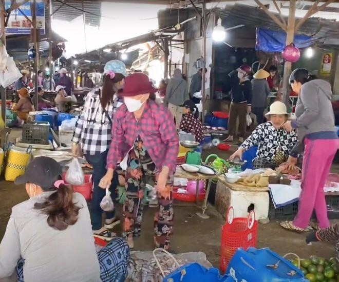 Mách bạn khu chợ ít người biết ở phú yên nhưng bán hải sản cực nhiều và siêu rẻ đảm bảo đến là chết mê - 1
