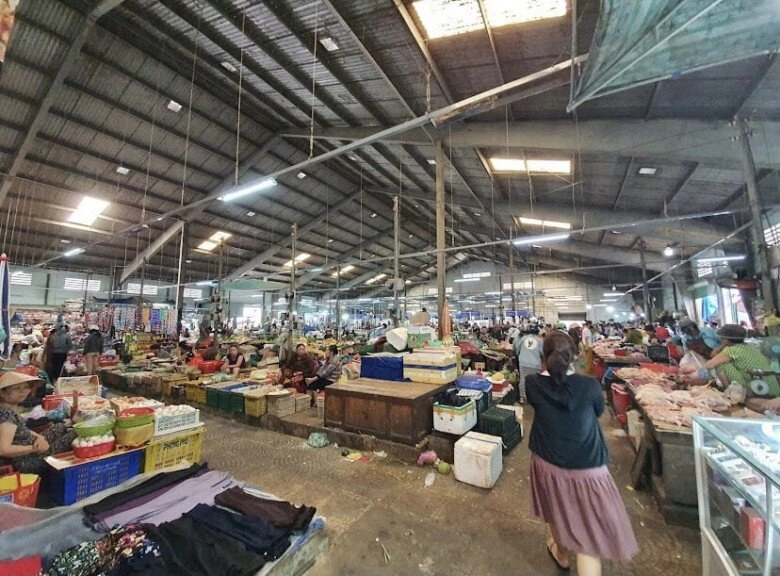 Mách bạn khu chợ rẻ nổi tiếng ở quy nhơn khách đông nghịt từ sáng đến tối nhờ hải sản tươi ngon mà giá cực bình dân - 3