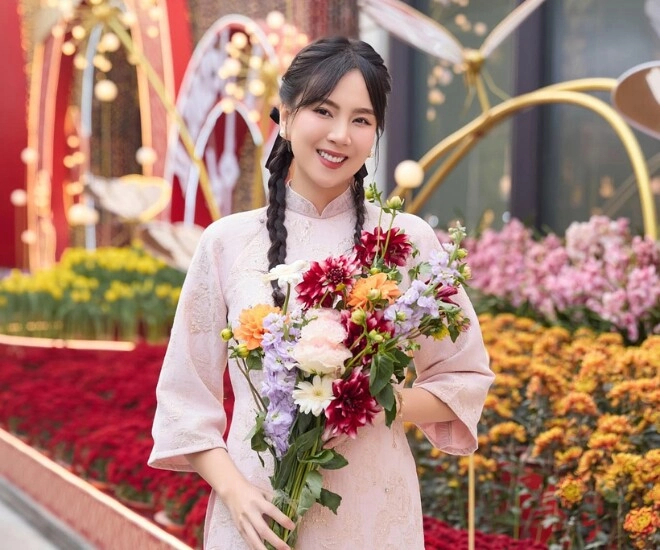 Mai ngọc khoe dáng với bụng bầu lùm lùm không phải gồng mình đón tết khi sắp sinh con đầu lòng với chồng thiếu gia - 1