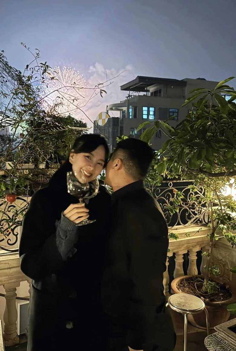 Mai ngọc khoe dáng với bụng bầu lùm lùm không phải gồng mình đón tết khi sắp sinh con đầu lòng với chồng thiếu gia - 5
