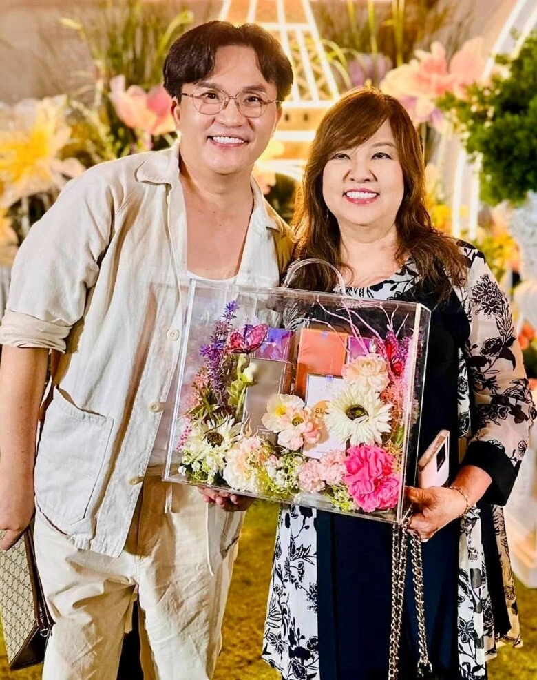 Mc đại nghĩa vẫn diễn trên sân khấu khi mẹ ruột hôn mê dàn nghệ sĩ xót thương khi thấy nam nghệ sĩ nén nỗi đau - 2