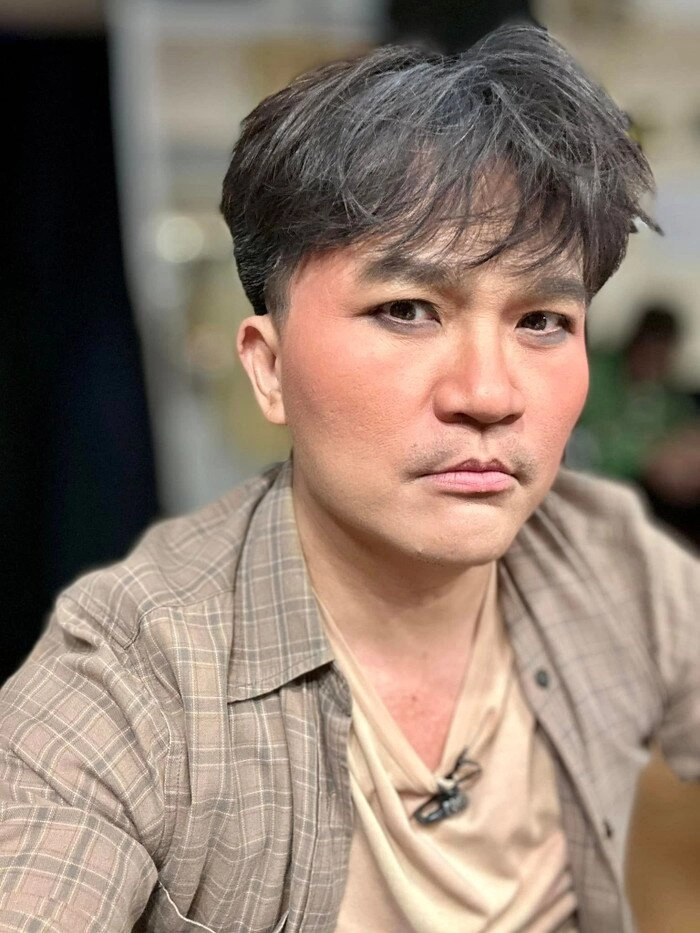 Mc đại nghĩa vẫn diễn trên sân khấu khi mẹ ruột hôn mê dàn nghệ sĩ xót thương khi thấy nam nghệ sĩ nén nỗi đau - 4