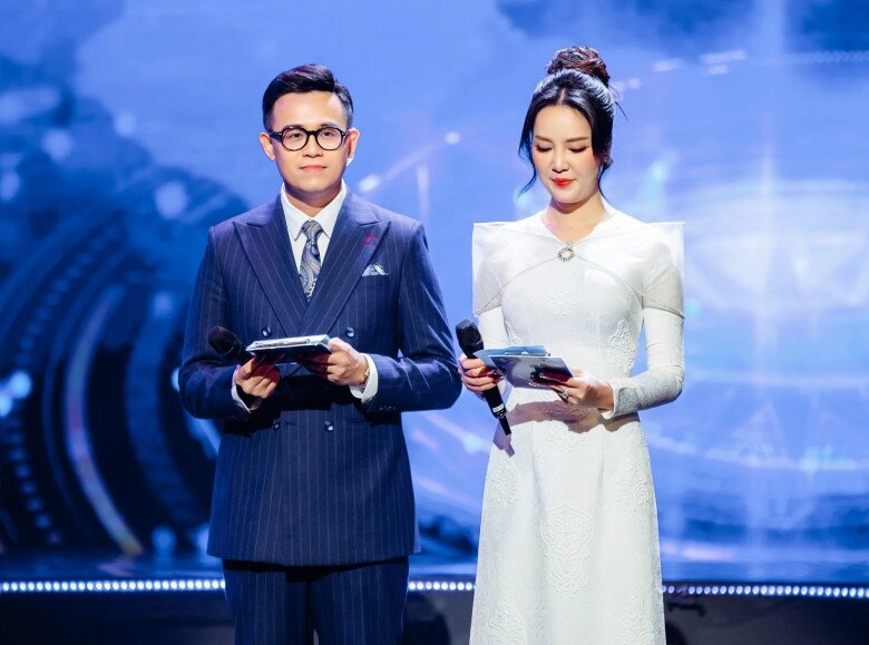 Mc giàu nhất nhì vtv như người khổng lồ khi đứng cạnh vợ không dám giấu quỹ đen vì cam kết sau ngày cưới - 1