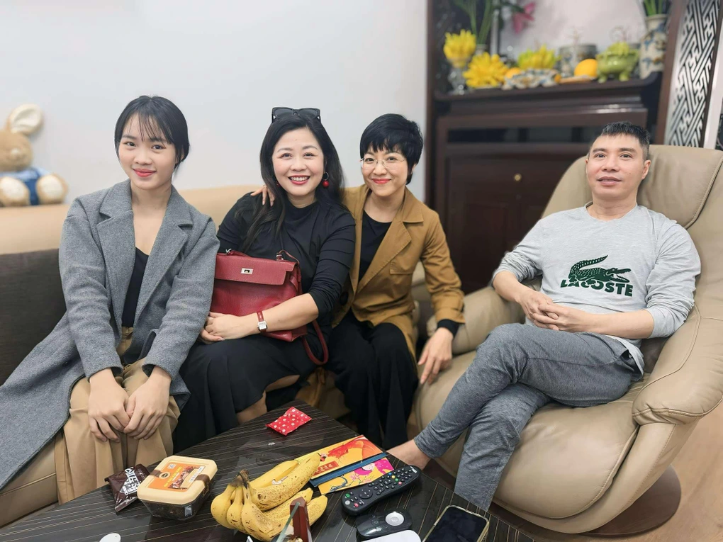 Mc thảo vân ở tuổi 54 đã lên chức cụ ly hôn nsnd công lý hơn 10 năm nhưng nhiều lần bị nghi có em bé - 6
