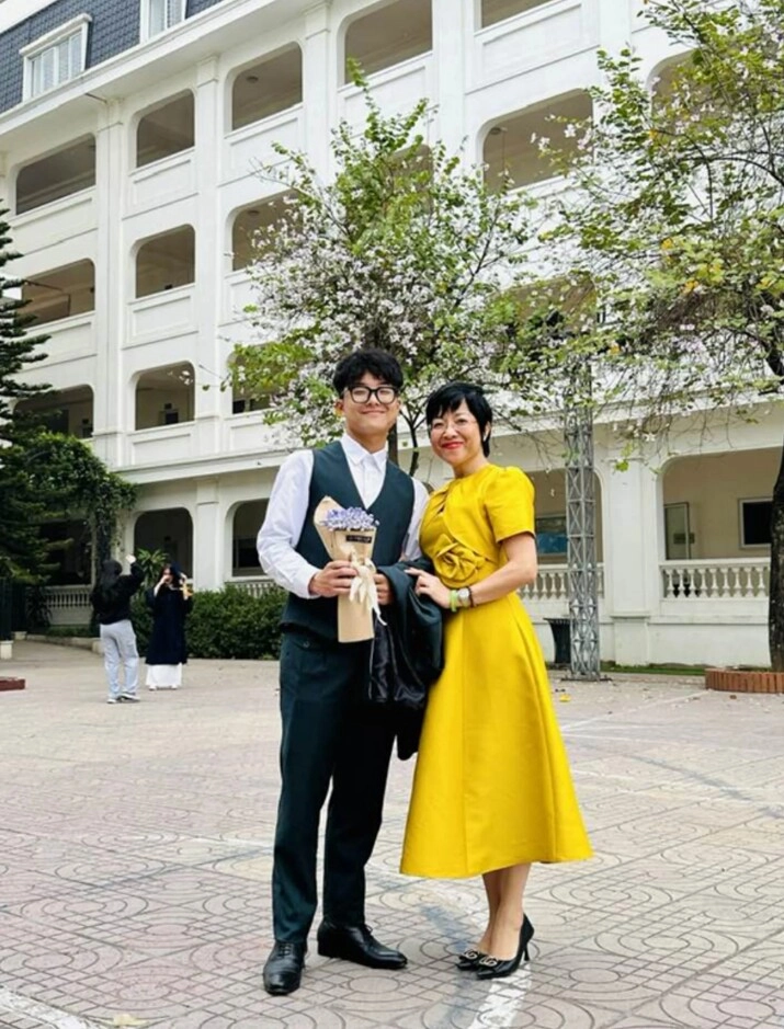 Mc thảo vân ở tuổi 54 đã lên chức cụ ly hôn nsnd công lý hơn 10 năm nhưng nhiều lần bị nghi có em bé - 8