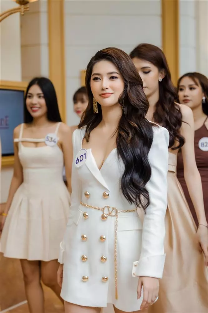 Mc xinh đẹp từng nổi danh nữ thần ngủ gật năm 2022 đi thi hoa hậu chỉ lọt top 16 giờ ẵm vương miện - 4