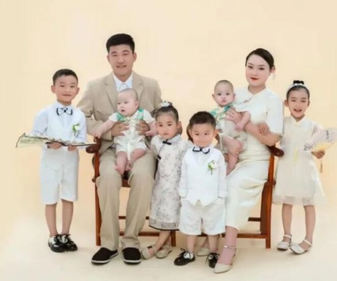 Mẹ bỉm sinh năm 2000 gây sốt mạng xã hội khi 6 năm sinh liên tiếp 3 cặp song sinh - 1