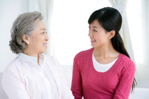 Mẹ chồng bắt cháu ăn đồ thừa mặc quần áo cũ không dùng điều hòa con dâu dẫn về hai người khiến bà sững sờ phần 2 - 4