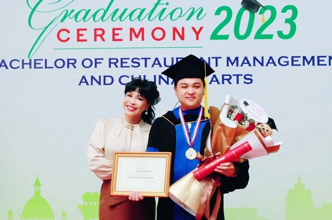 mẹ chồng lê phương là hoa hậu điện ảnh tài sắc vẹn toàn sống khép kín nuôi con trai hơn 20 năm - 5