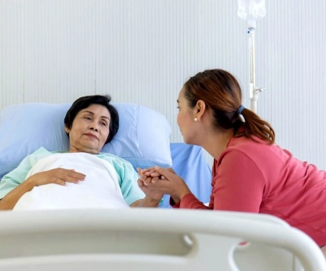 Mẹ chồng ngã gãy xương khi làm việc nhà tôi bỏ về nhà ngoại 3 ngày mẹ chồng liền cảm ơn tôi - 1