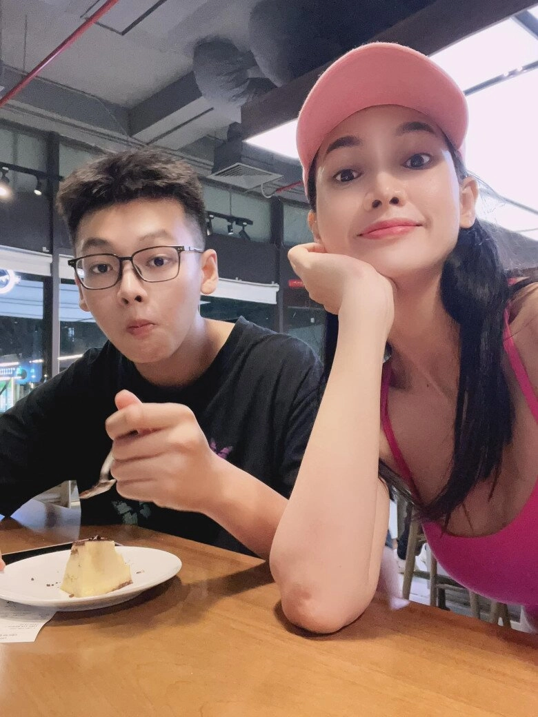Mẹ đơn thân anh thư tự nhận không biết dạy con khóc vì quý tử cao hơn 1m8 nhởn nhơ trong việc học - 4