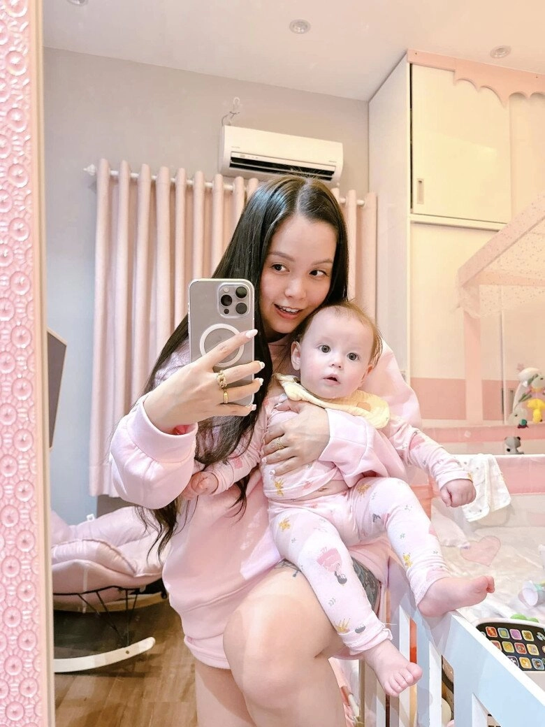 Mẹ đơn thân được trai tây quen qua mạng chuyển khoản 1 tỷ kết hôn lần 2 chỉ việc ngồi chơi còn đẻ con lai quá đẹp - 8