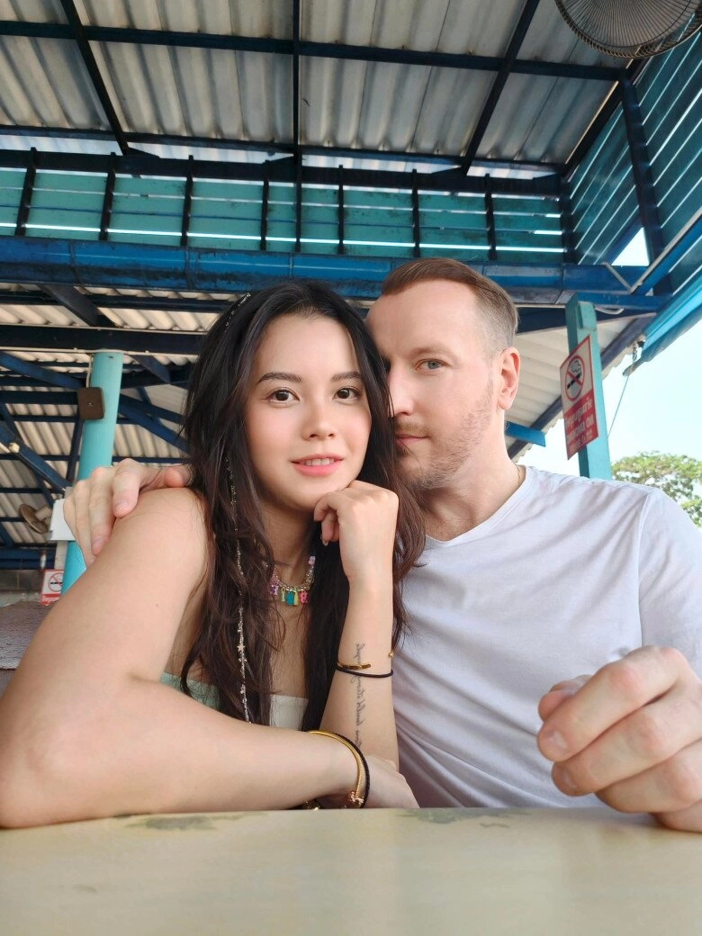 Mẹ đơn thân được trai tây tặng 1 tỷ sau 3 ngày quen chê chồng gia trưởng nhưng chị em ùn ùn xin vía - 5