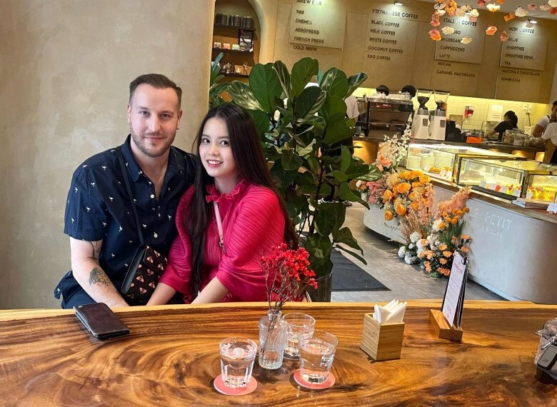 Mẹ đơn thân được trai tây tặng 1 tỷ sau 3 ngày quen chê chồng gia trưởng nhưng chị em ùn ùn xin vía - 8