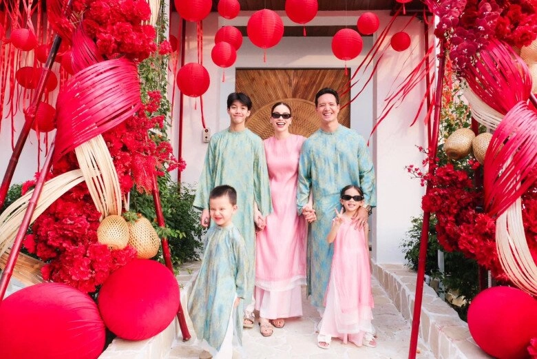 Mẹ hồ ngọc hà thân thiết với bà sui người thụy điển như chị em ruột nhan sắc như không tuổi dù đã u70 - 10