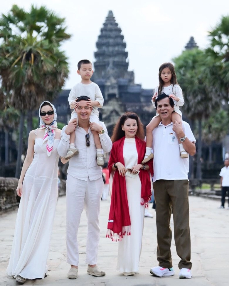 Mẹ hồ ngọc hà thân thiết với bà sui người thụy điển như chị em ruột nhan sắc như không tuổi dù đã u70 - 13
