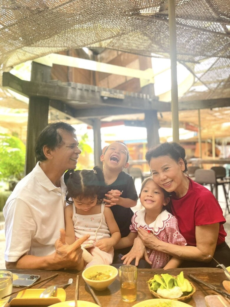 Mẹ hồ ngọc hà thân thiết với bà sui người thụy điển như chị em ruột nhan sắc như không tuổi dù đã u70 - 14