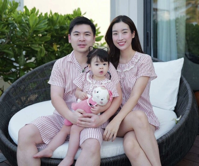 Mẹ là hoa hậu bố là chủ tịch con gái đỗ mỹ linh mới 2 tuổi đã ra dáng tiểu thư hào môn thông minh vượt trội - 1