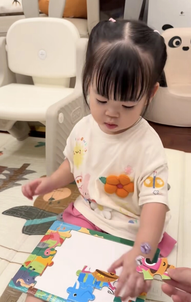 Mẹ là hoa hậu bố là chủ tịch con gái đỗ mỹ linh mới 2 tuổi đã ra dáng tiểu thư hào môn thông minh vượt trội - 4