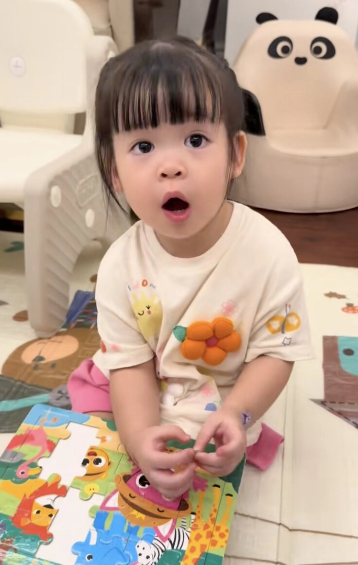 Mẹ là hoa hậu bố là chủ tịch con gái đỗ mỹ linh mới 2 tuổi đã ra dáng tiểu thư hào môn thông minh vượt trội - 5