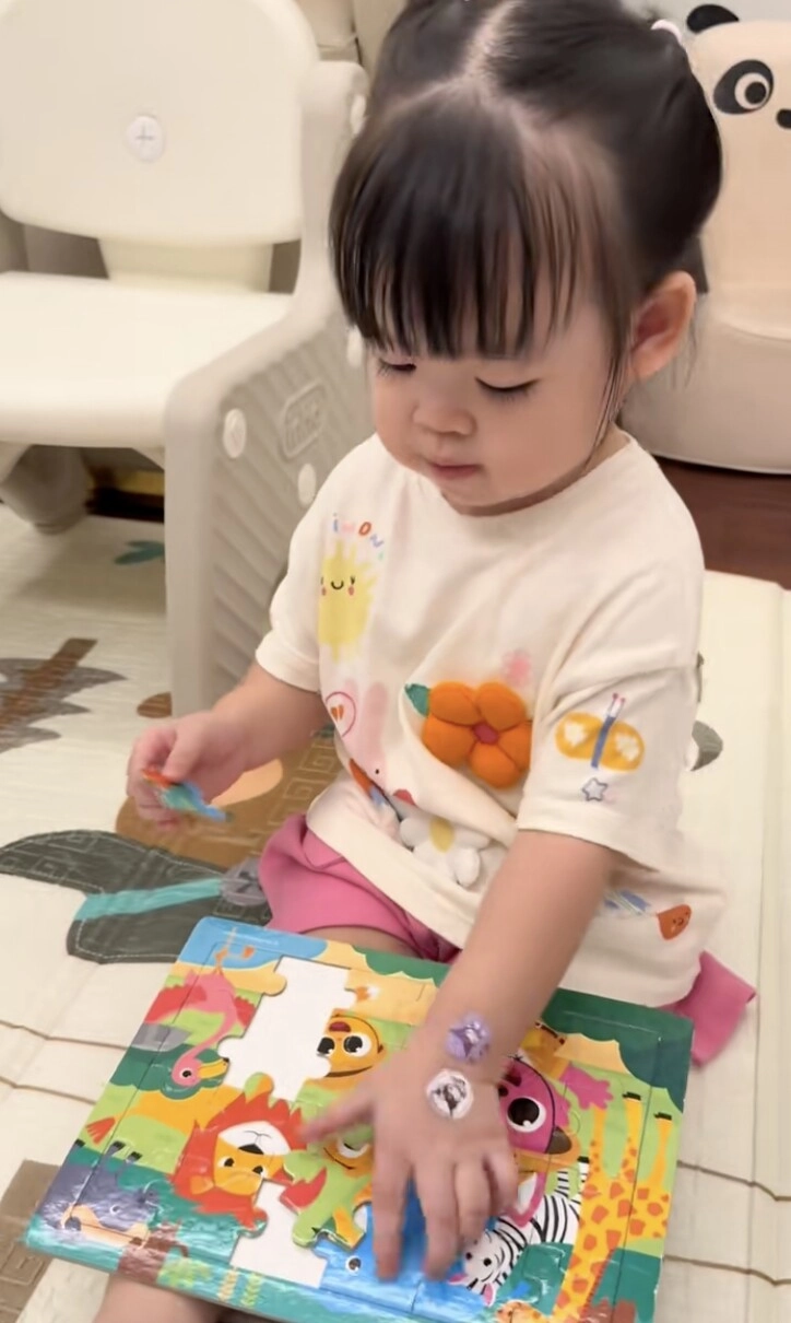 Mẹ là hoa hậu bố là chủ tịch con gái đỗ mỹ linh mới 2 tuổi đã ra dáng tiểu thư hào môn thông minh vượt trội - 6