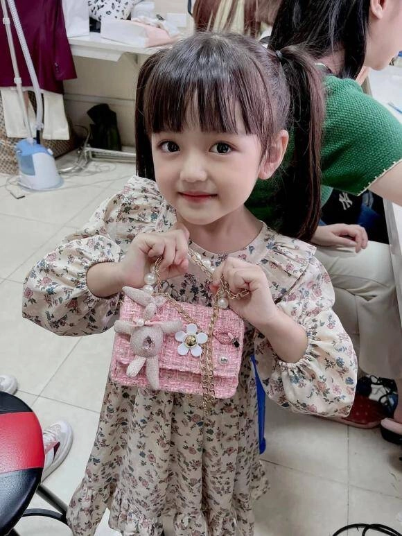 Mẹ ruột diễn viên nhí cherry an nhiên nói về cát xê 25 triệugiờ của con gái khoe mỗi năm bé tặng mẹ một chiếc xe - 10