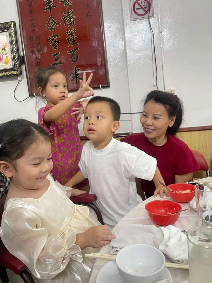 Mẹ ruột hồ ngọc hà bận chăm cháu vẫn không bỏ bê bản thân u70 lên đồ sang trọng hẹn hò quý ông lai pháp - 10