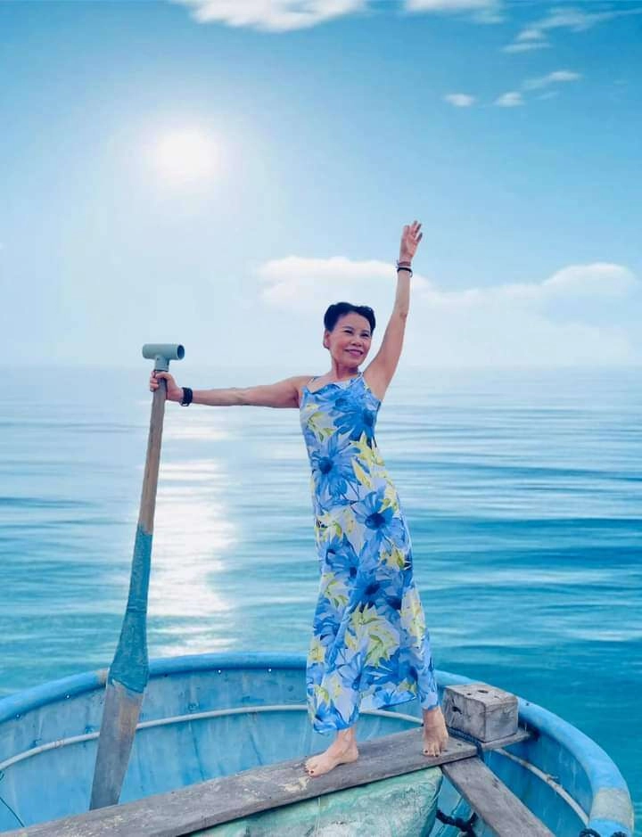 Mẹ ruột hồ ngọc hà bận chăm cháu vẫn không bỏ bê bản thân u70 lên đồ sang trọng hẹn hò quý ông lai pháp - 13