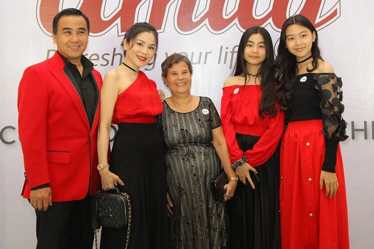 Mẹ ruột mc quyền linh viên mãn tuổi xế chiều được 2 cháu gái xinh chăm lo con trai nổi tiếng xây nhà báo hiếu - 8