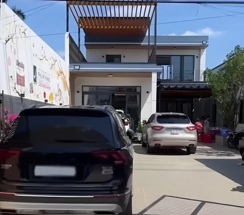 Mẹ ruột mc quyền linh viên mãn tuổi xế chiều được 2 cháu gái xinh chăm lo con trai nổi tiếng xây nhà báo hiếu - 10