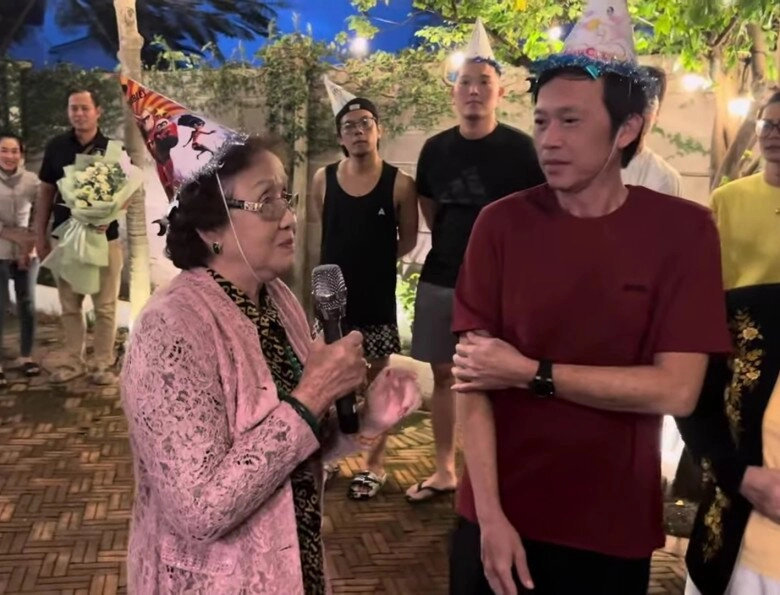Mẹ ruột u90 của hoài linh đẹp sang trọng đối xử với con trai gần 60 tuổi như còn bé bỏng - 14