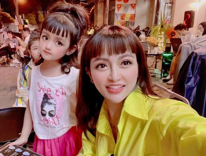 Mẹ sao nhí cherry an nhiên bị nói chiều con vì con gái thích gì có nấy bé muốn đi nước ngoài mẹ lập tức đặt vé - 1