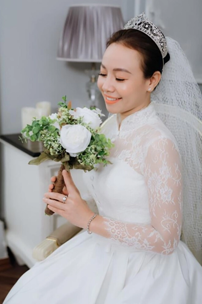 mẹ vợ con trai vân dung lấy chồng năm 19 tuổi ly hôn ôm con đi cùng chiếc xe máy - 8