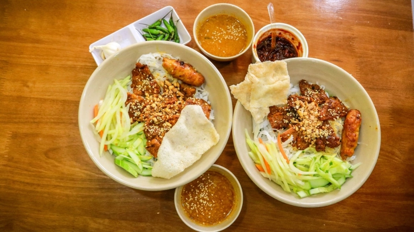 Menu ăn sáng yêu thích của người sài gòn có món đắt đỏ 80000 đồngổ bánh mì vẫn đông nườm nượp - 2
