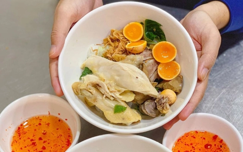 Menu ăn sáng yêu thích của người sài gòn có món đắt đỏ 80000 đồngổ bánh mì vẫn đông nườm nượp - 5
