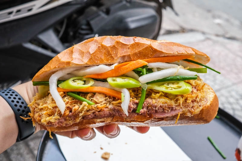 Menu bánh mì đắt nhất sài gòn 95000 đồngổ có loại nhân là món ăn của giới siêu giàu nhận ship ra bắc giá tiền triệu - 3