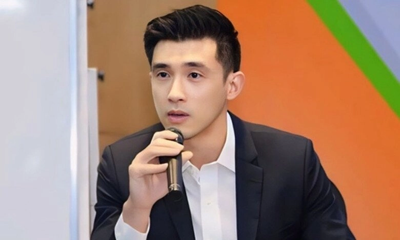 Midu khoe tấm lưng trần vạm vỡ của ông xã khiến dân tình xuýt xoa thiếu gia minh đạt như bước ra từ tiểu thuyết - 2