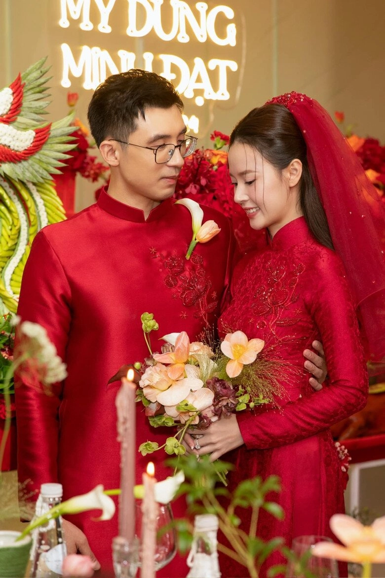 Midu khoe tấm lưng trần vạm vỡ của ông xã khiến dân tình xuýt xoa thiếu gia minh đạt như bước ra từ tiểu thuyết - 5
