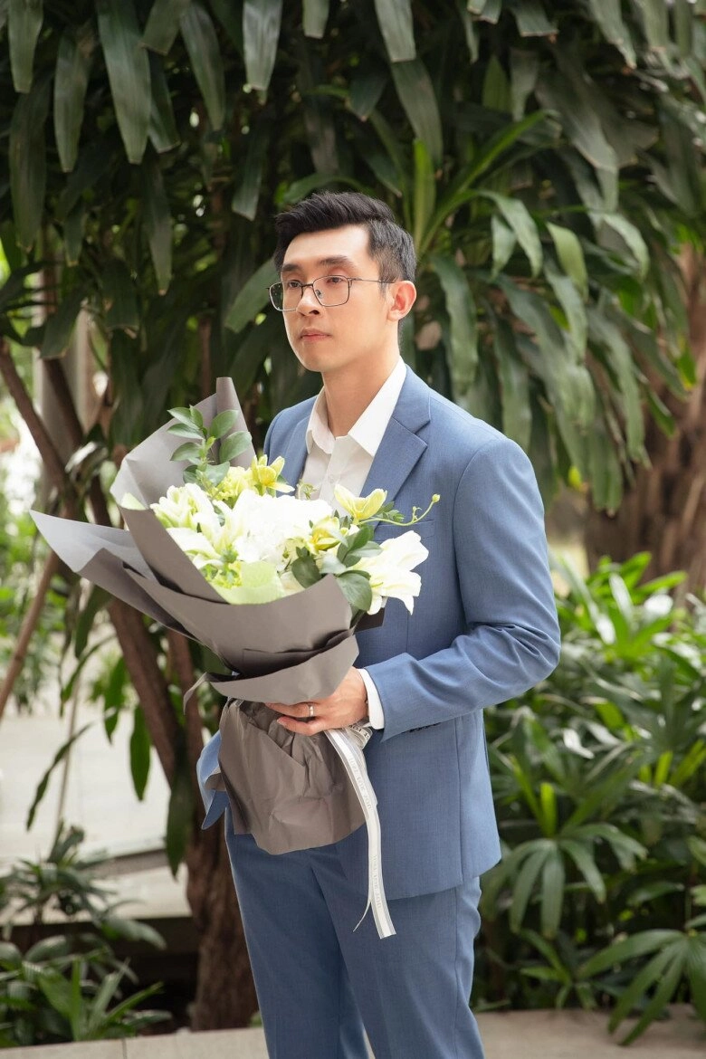 Midu khoe tấm lưng trần vạm vỡ của ông xã khiến dân tình xuýt xoa thiếu gia minh đạt như bước ra từ tiểu thuyết - 6