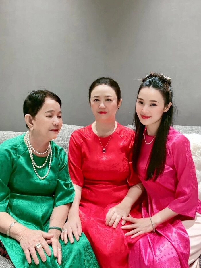 Midu tiết lộ gia thế có bà nội là bà mẹ việt nam anh hùng bố làm công an trước thuộc lực lượng bộ đội củ chi - 8