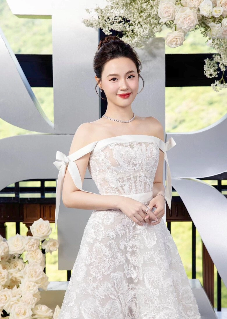 Midu trải lòng về hôn nhân với chồng kém tuổi thiếu gia tập đoàn nhựa mỗi lần xuất hiện đều nhìn vợ đắm say - 11